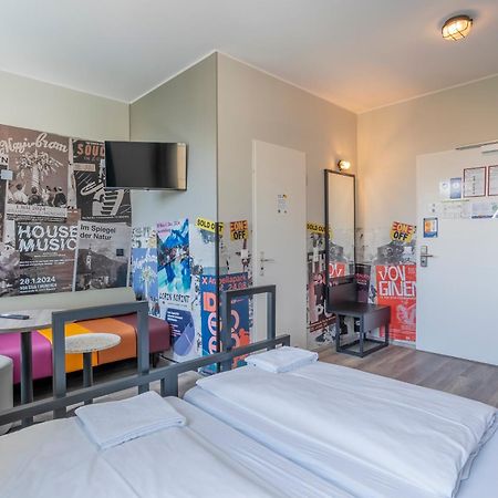 Hotel a&o München Laim Esterno foto