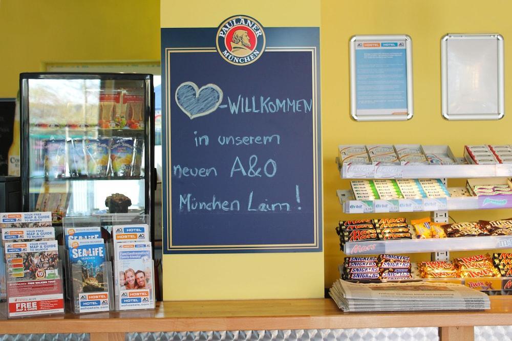 Hotel a&o München Laim Esterno foto