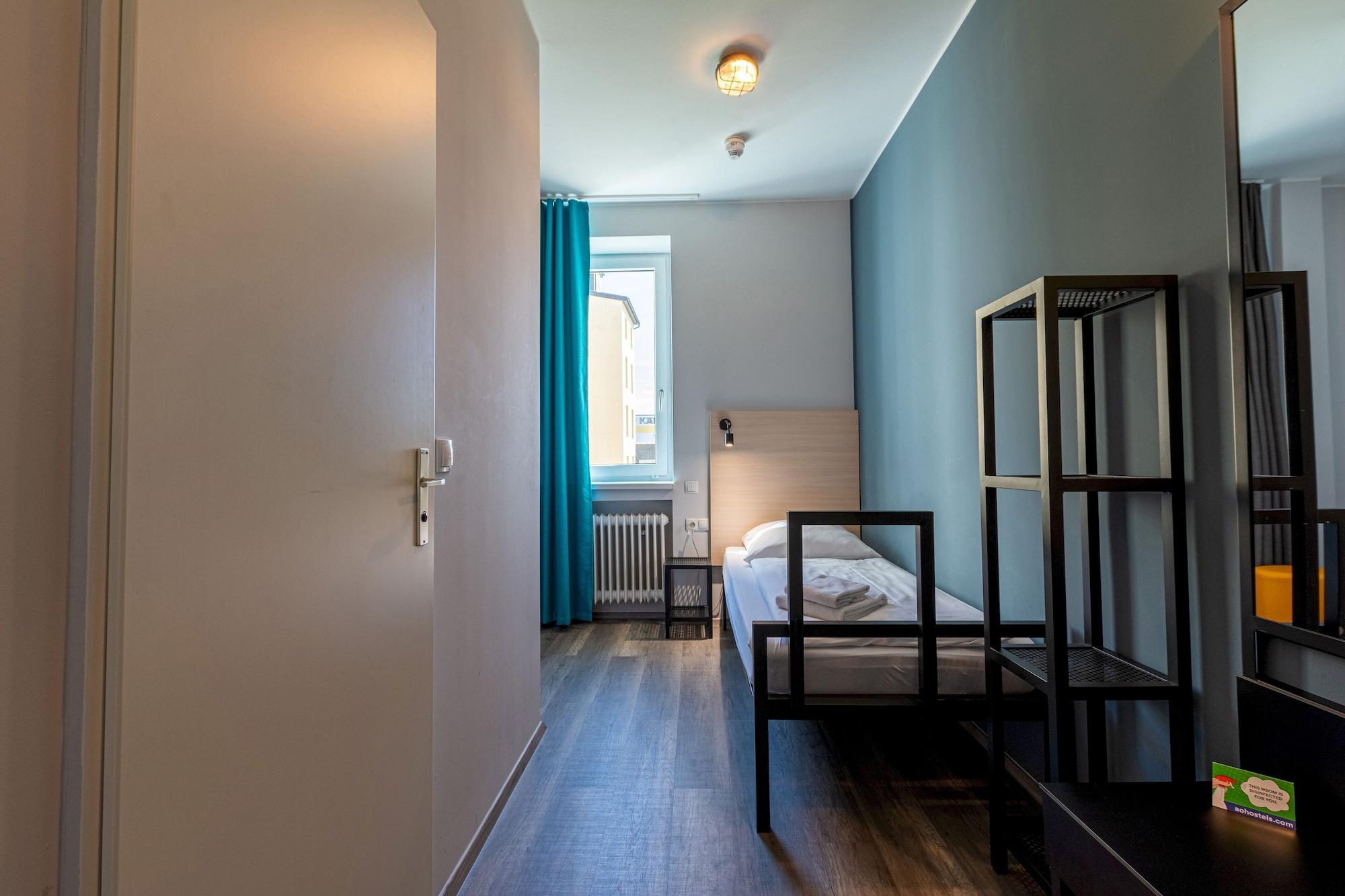 Hotel a&o München Laim Esterno foto