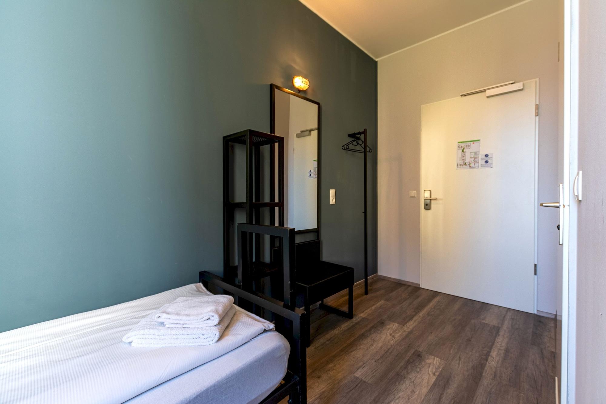 Hotel a&o München Laim Esterno foto