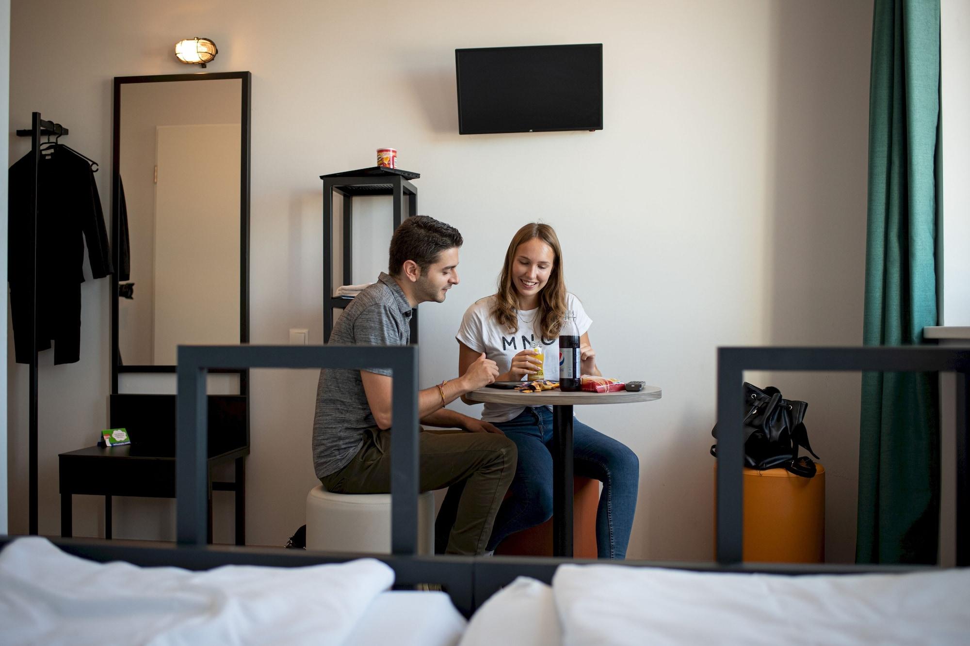 Hotel a&o München Laim Esterno foto