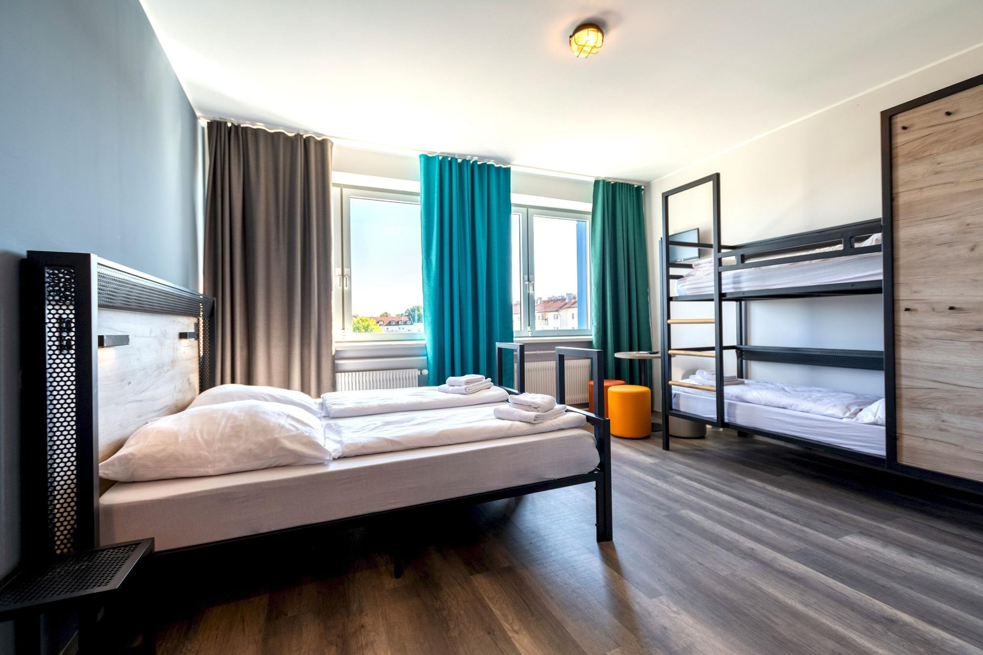 Hotel a&o München Laim Esterno foto