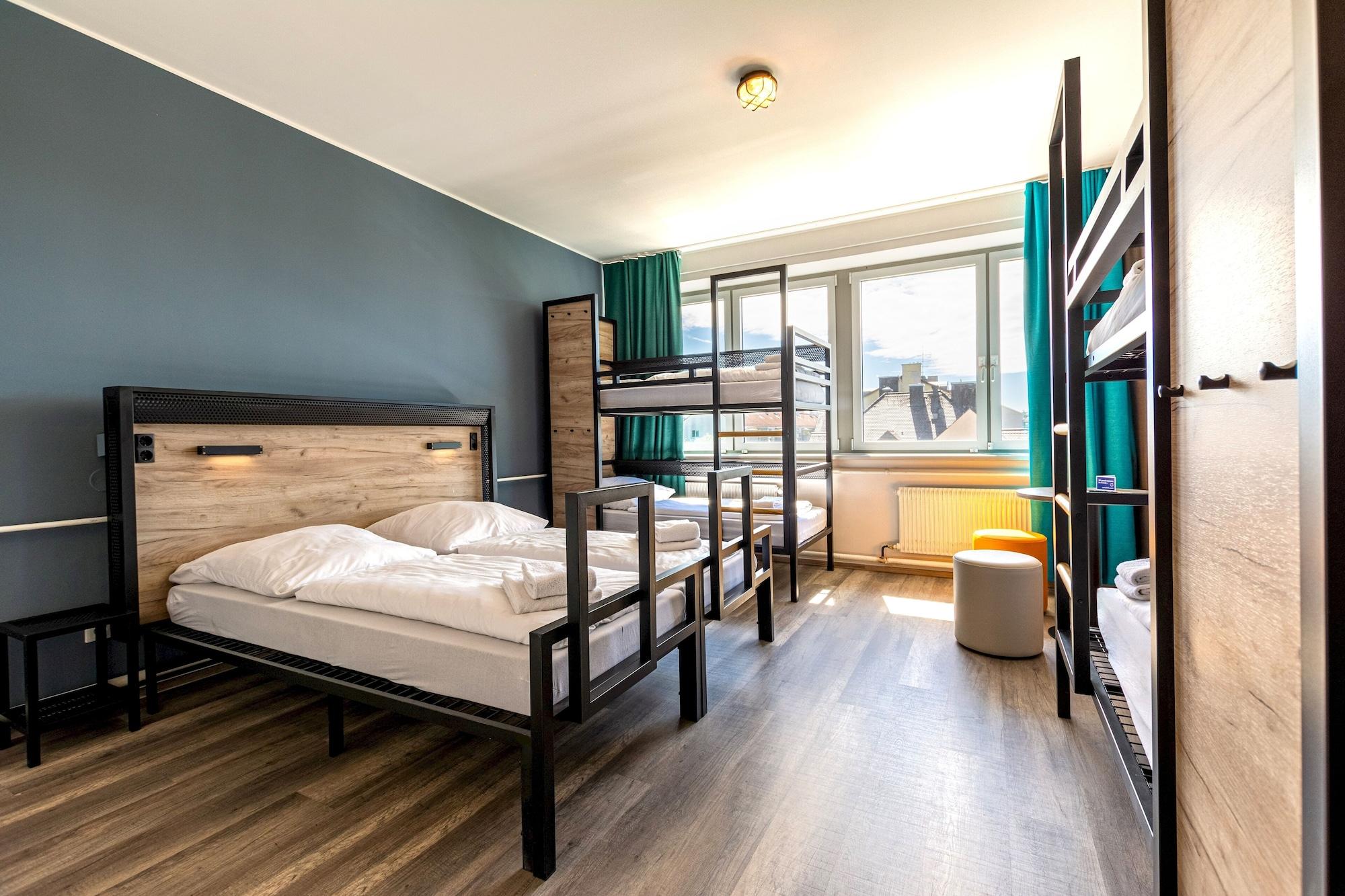 Hotel a&o München Laim Esterno foto