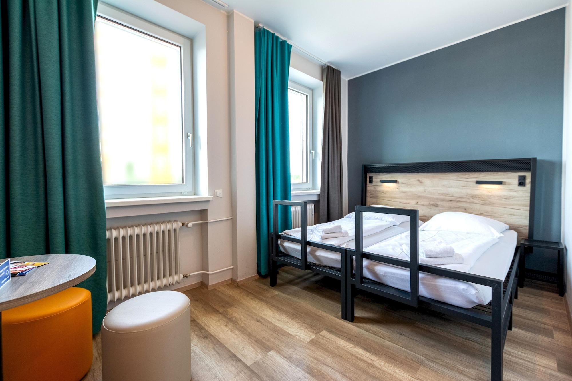 Hotel a&o München Laim Esterno foto
