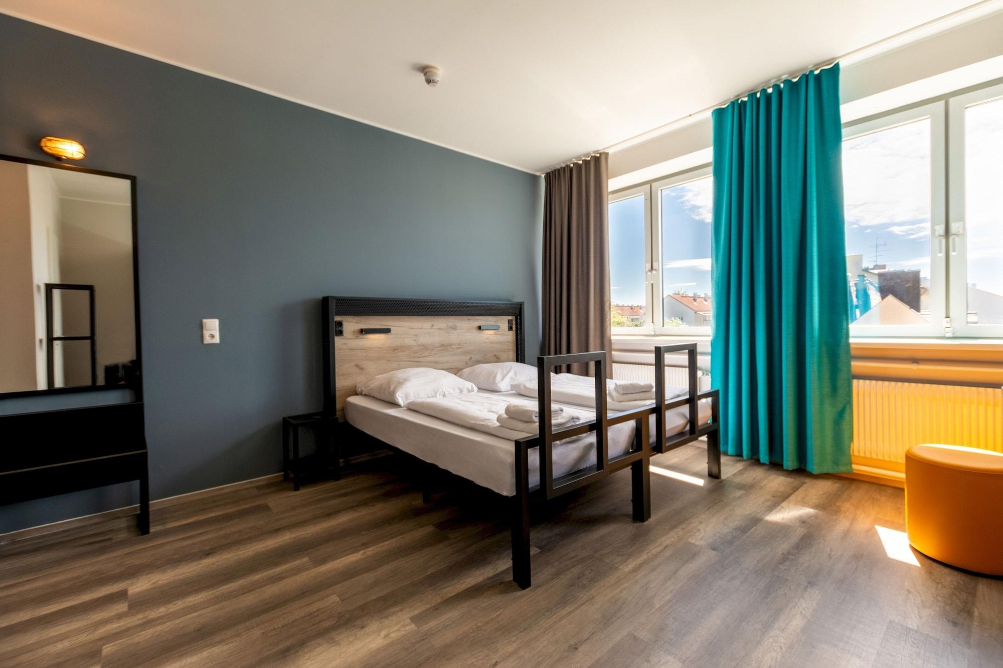Hotel a&o München Laim Esterno foto