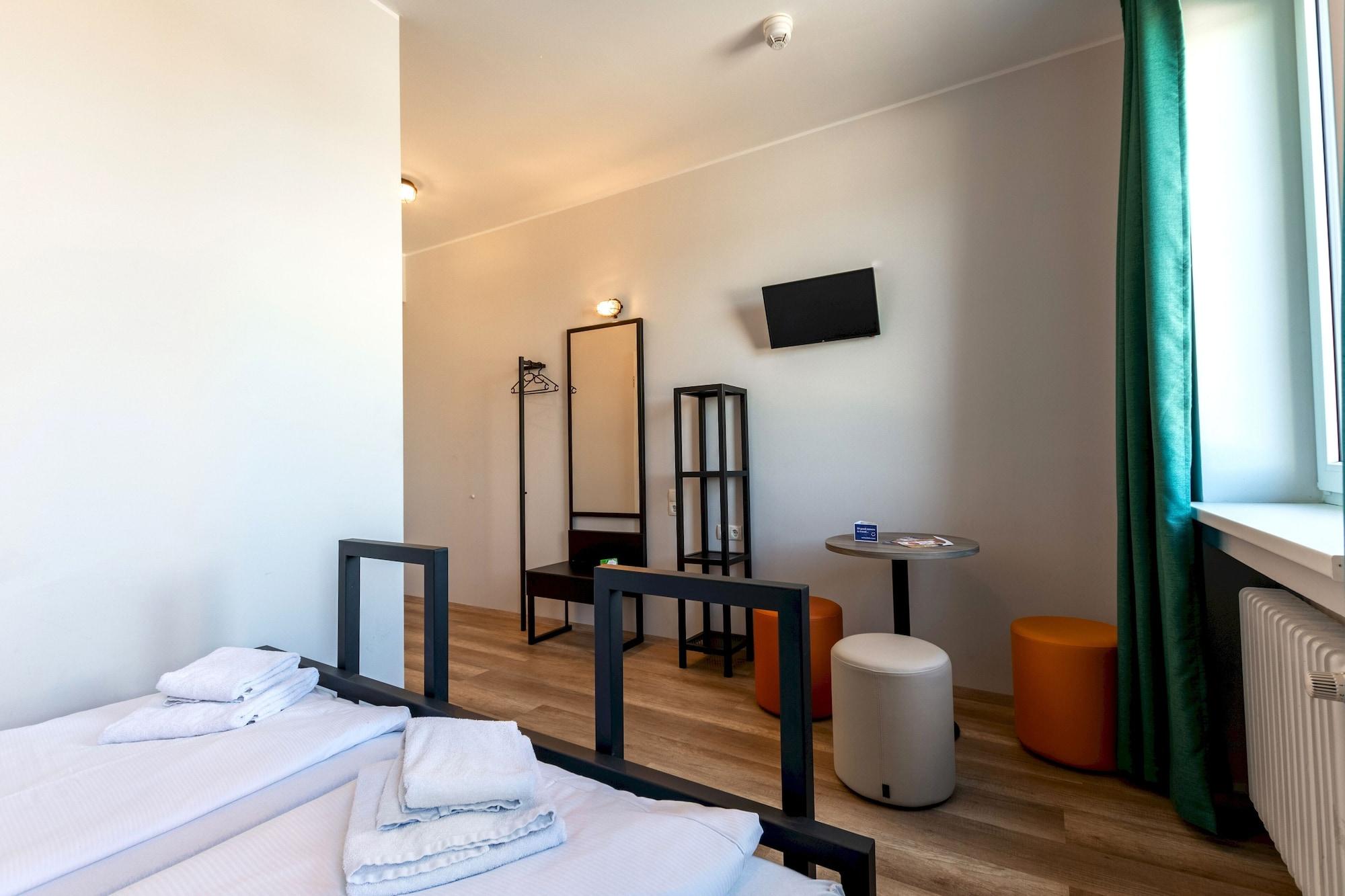 Hotel a&o München Laim Esterno foto