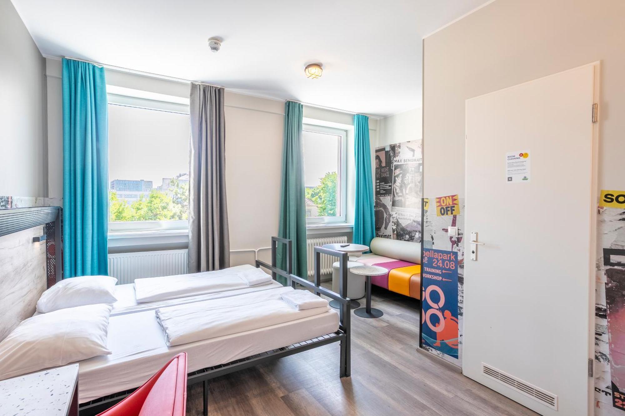 Hotel a&o München Laim Esterno foto