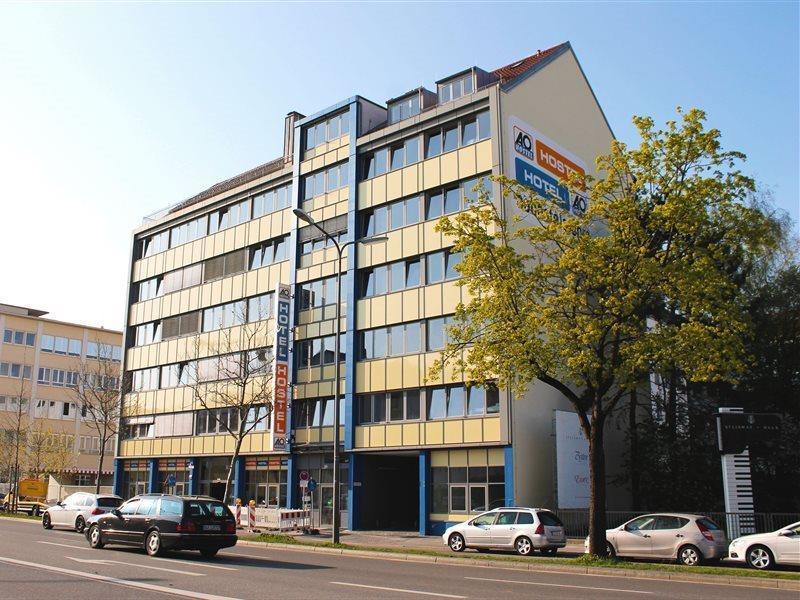 Hotel a&o München Laim Esterno foto