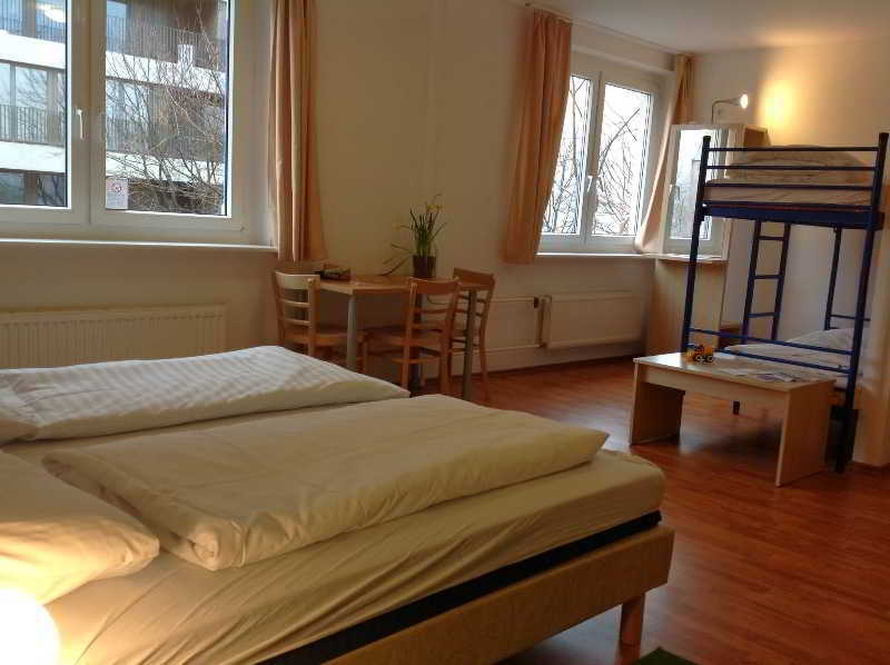 Hotel a&o München Laim Esterno foto